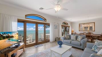 House, 3 Bedrooms | Living area | DVD player