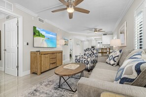 Condo, 2 Bedrooms | Living area