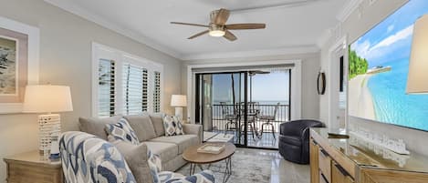 Appart'hôtel, 2 chambres | Coin séjour | TV connectée