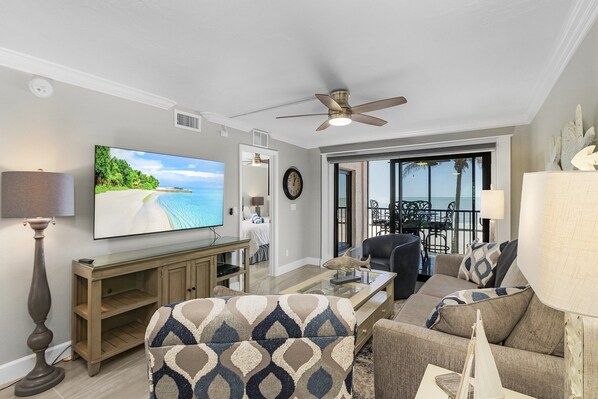 コンドミニアム 2 ベッドルーム | リビング エリア | スマートテレビ