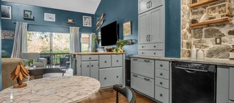 Stylish waterfront 2 bedroom condo in Rumbling Bald at Lake Lure