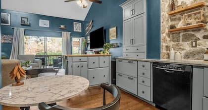 Stylish waterfront 2 bedroom condo in Rumbling Bald at Lake Lure