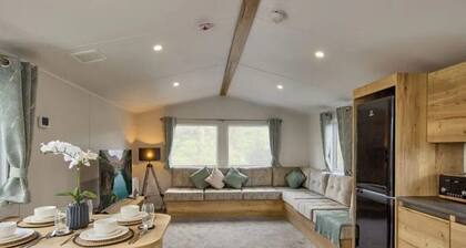 Billing Aquadrome Silver 3 Bed Caravan CD25