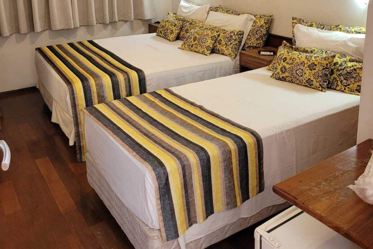 Chambre Deluxe avec lits jumeaux, vue ville | Espace de travail pour ordinateur portable, Wi-Fi gratuit