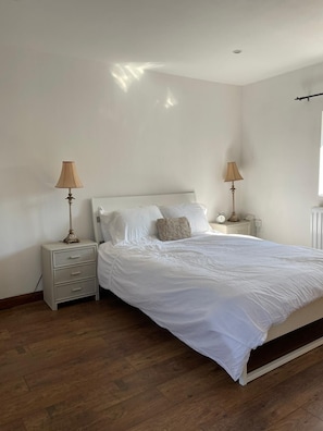 2 chambres, fer et planche à repasser, lit parapluie, Wi-Fi