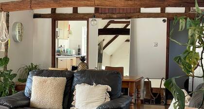Cozy converted millking barn in the weald of Kent, 50mins from Central London