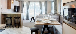 Dining - Billing Aquadrome Gold 2 Bed Caravan KL07 (Northampton)