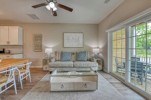 Smart TV, DVD player - The Big Time - Custom Home One Block From the Beach with Private Pool (Surfside Beach)