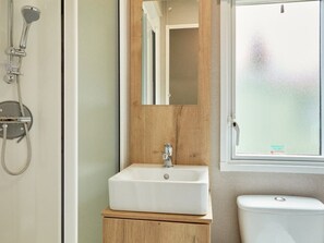 Shower - Billing Aquadrome Silver 3 Bed Caravan GP31 (Northampton)