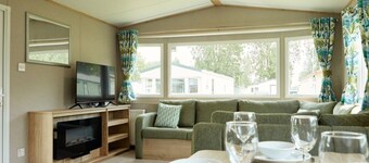 Billing Aquadrome Silver 3 Bed Caravan SF24