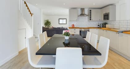 A tranquil farm stay in the Weald of Kent, 50mins from central London via PT.