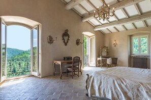 4 bedrooms, desk, iron/ironing board, travel cot