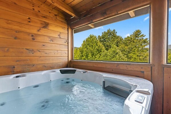 Interior - Mama Bear Paw w/ private hot tub, two pools (Pigeon Forge)