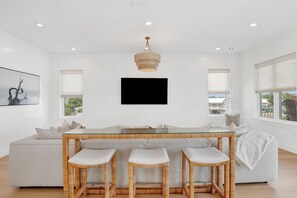 Smart-TV, bordtennis og bøker