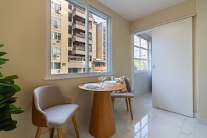 Apartment, Smoking
