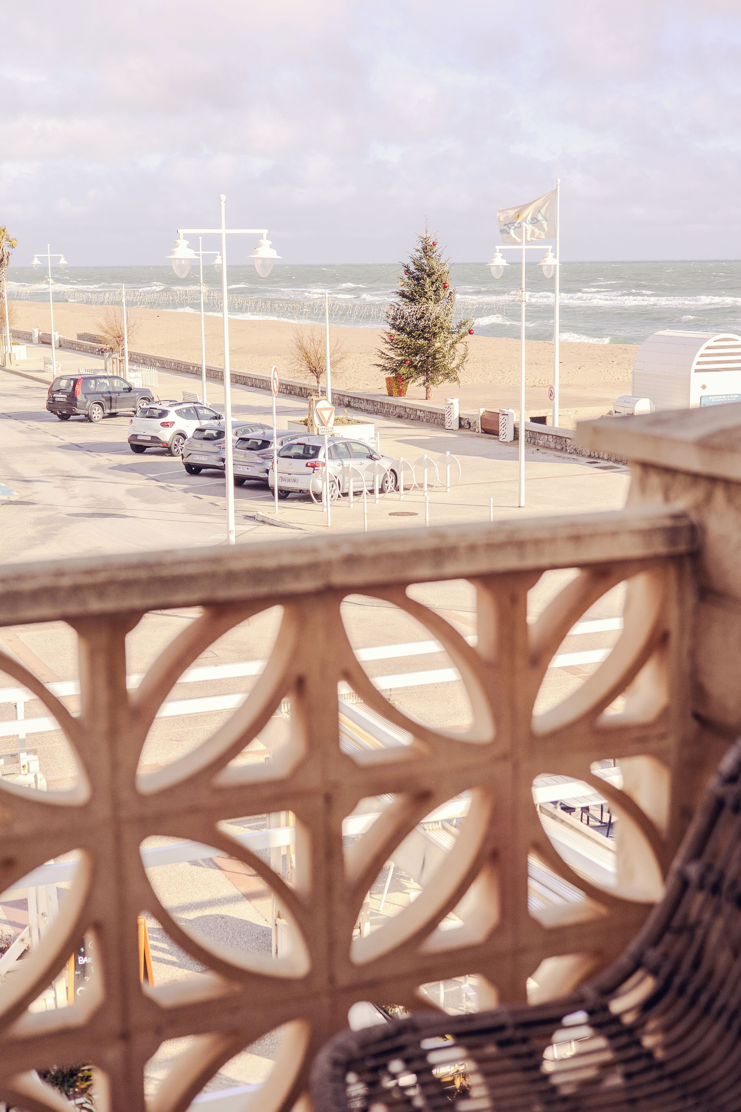 Quarto casal, sacada, vista parcial para o mar | Área da propriedade