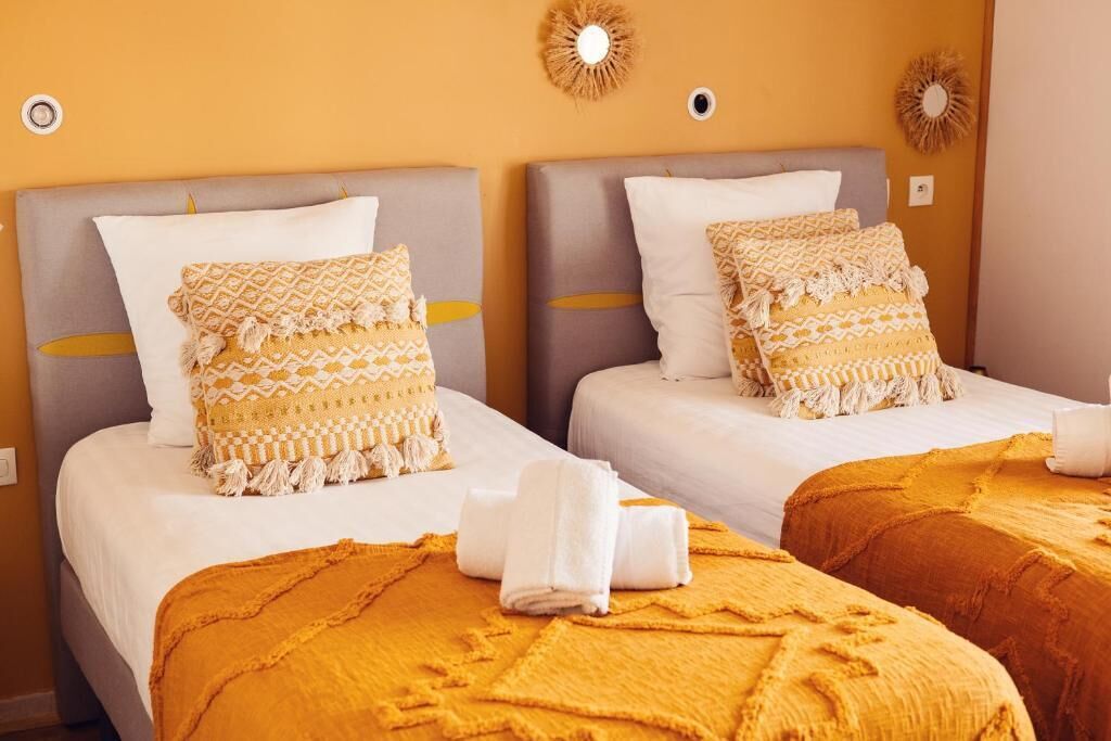 Dubbelrum eller tvåbäddsrum - viss havsutsikt | Mörkläggningsgardiner och gratis wi-fi