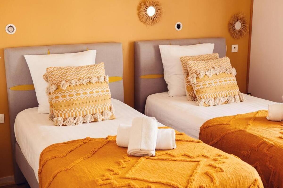 Dubbelrum eller tvåbäddsrum - viss havsutsikt | Mörkläggningsgardiner och gratis wi-fi