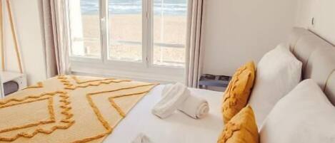 Kahden hengen huone, merinäköala | Pimennysverhot, ilmainen Wi-Fi, vuodevaatteet