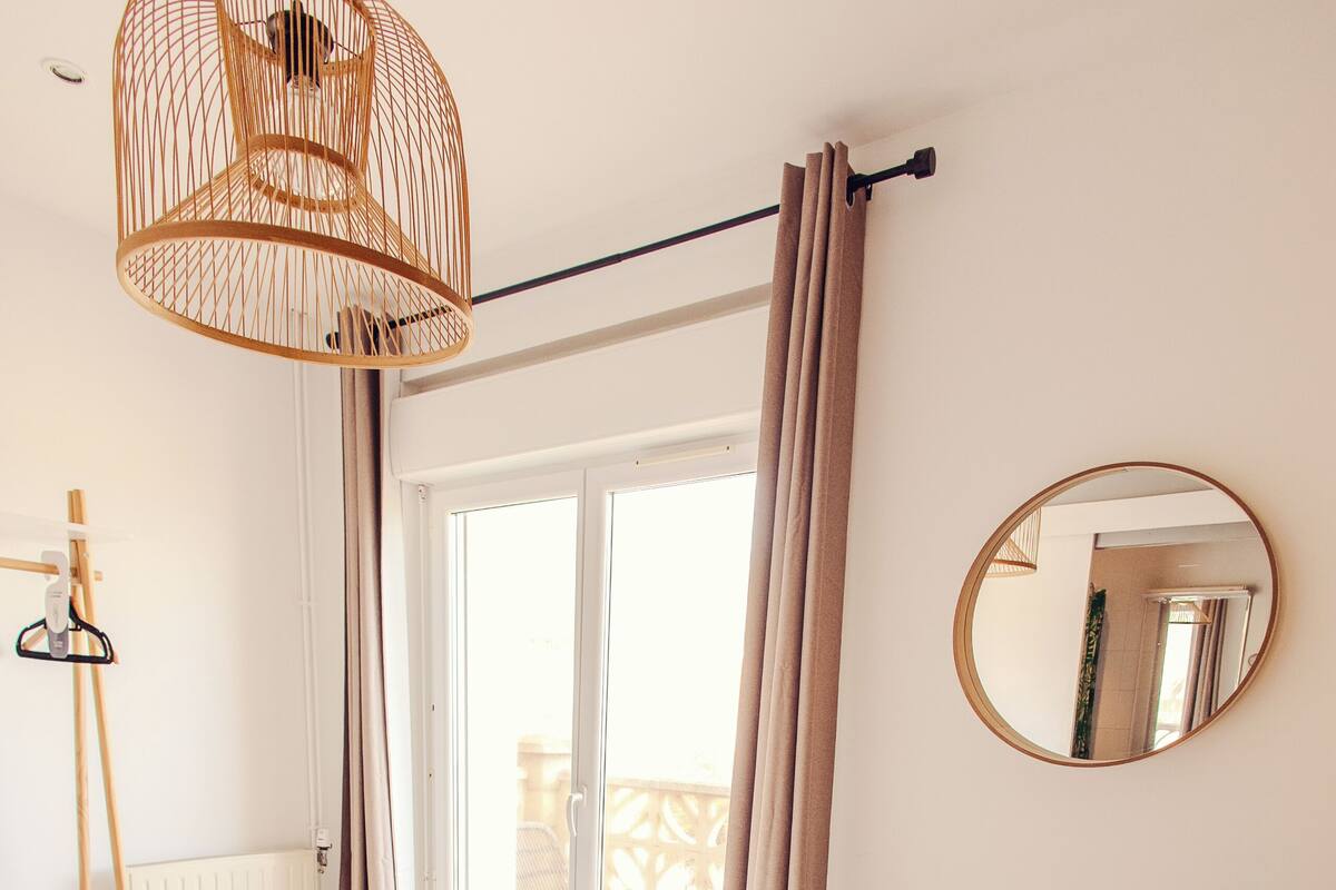 Dubbelrum - balkong - viss havsutsikt | Mörkläggningsgardiner och gratis wi-fi