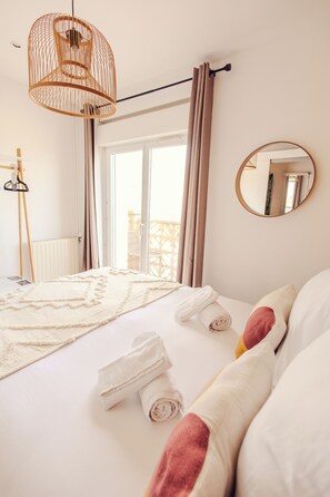 Double Room, Balcony, Partial Sea View | Blackout curtains, free WiFi, bed sheets - La Côte Révéé (Leucate)