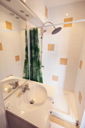 Dubbelrum eller tvåbäddsrum - viss havsutsikt | Badrum