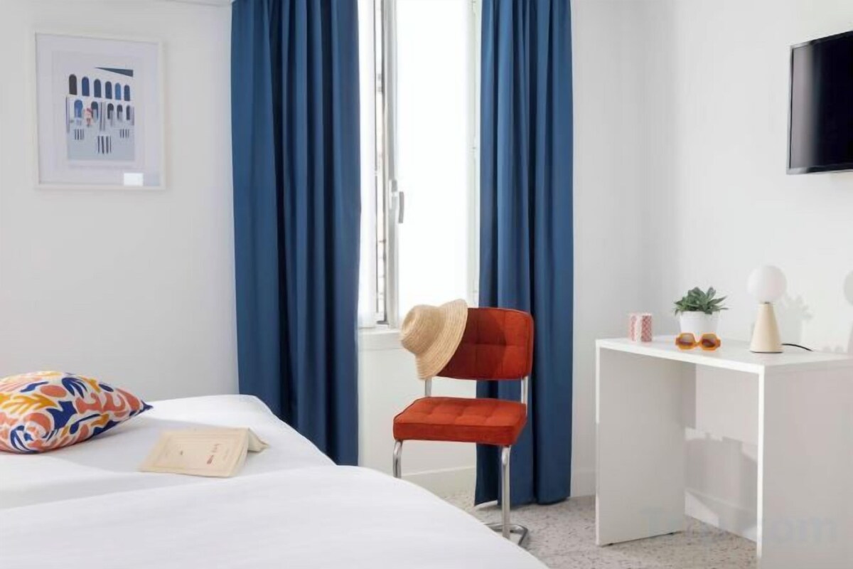 WiFi (free), bed sheets
