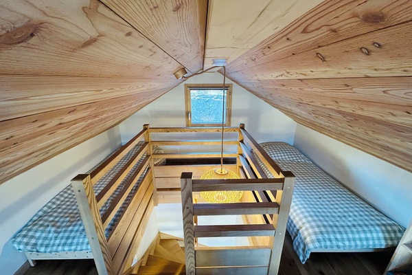 1 bedroom, travel crib, WiFi, bed sheets