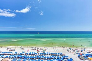 ビーチ、サンラウンジャー