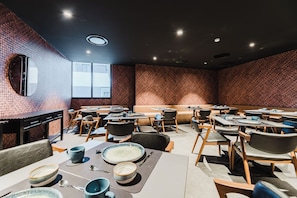Daily full breakfast (EUR 18 per person)