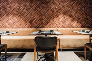 Daily full breakfast (EUR 18 per person) - Hotel Arena Select (València)