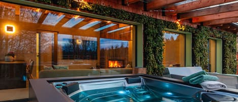 House | Outdoor spa tub