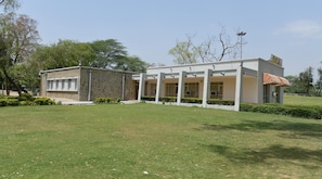 Bar (on property) - Sunbird Tourist Resort (Faridabad)