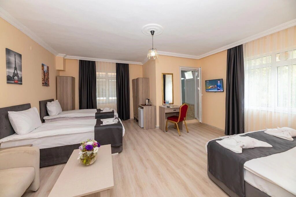 Minibar, caja de seguridad en la habitación y cortinas blackout 