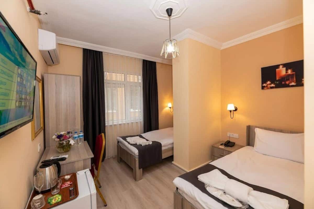 Standaard Twin kamer | Een minibar, een kluis op de kamer, verduisterende gordijnen