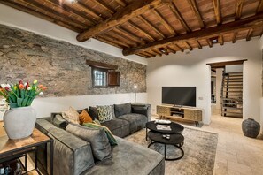 TV - Private Retreat with Pool close to Versilia Beaches (Pietrasanta)