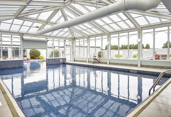 Kulübe | Havuz | Kapalı yüzme havuzu 