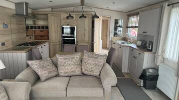 Cabin | Living area | TV