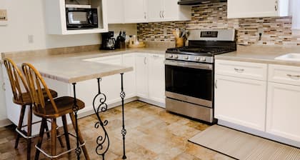 3 Bedroom Family Home w/ outdoor pool + hot tub