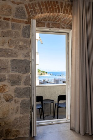 Kamar Double Deluks, balkon, pemandangan laut terbatas | Pemandangan dari kamar