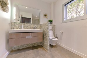 Handtücher, Seife, Toilettenpapier