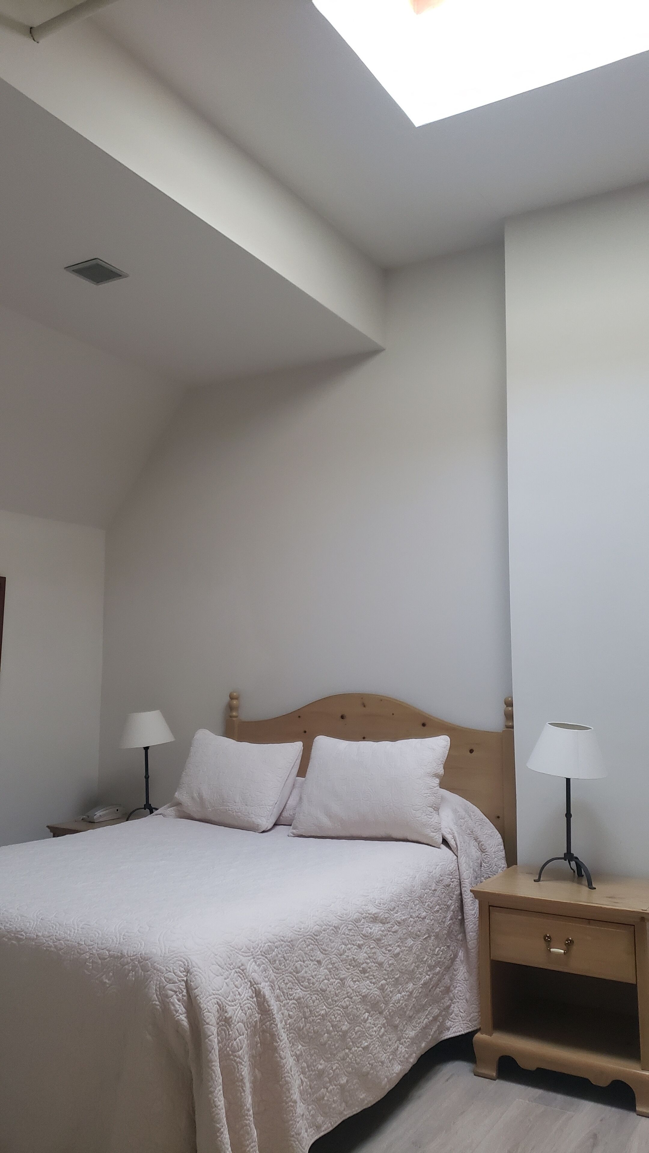 2 bedrooms, iron/ironing board, WiFi