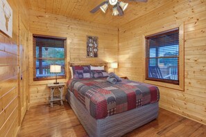 3 bedrooms, desk, iron/ironing board, free WiFi
