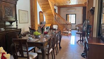 Vila, 3 quartos, terraço | Sala de jantar