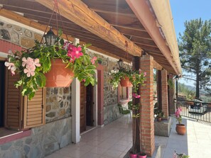 Villa, 3 hálószobával, terasz | Terasz/udvar