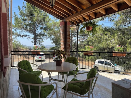 Villa, 3 Bedrooms, Terrace | Outdoor dining