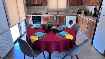 Vila, 3 kamar tidur, teras | Ruang makan