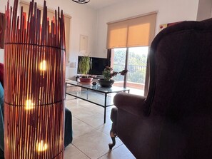Villa, 3 slaapkamers, terras | Woonkamer | Flatscreentelevisie