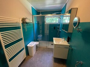 Shower, hair dryer, towels, soap - HubTime (Algermissen)