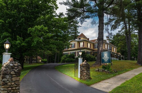 Lake George area Victorian Inn - sleeps 24 - Firepit - A/C - Breakfast included!